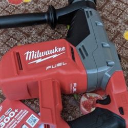 Milwaukee
M18 FUEL 18V Lithium-Ion Brushless Cordless 1-9/16 in. SDS-Max Rotary Hammer (Tool-Only)
