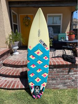 Macabio Bilsa Shortboard Surfboard Tri-Fin w/ Traction Pad Blue/Yellow Deck