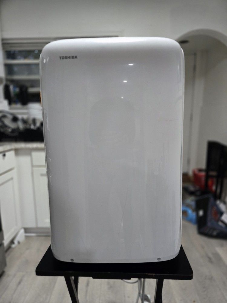Toshiba Portable AC 12,000 BTU – Works Great