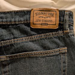 Signature Levi Strauss Gold Jeans