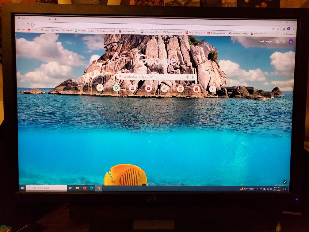 DELL MONITOR 24" With Stand, Sound Bar and Power Cord.