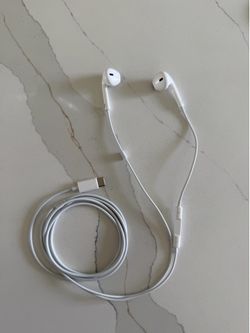 Apple wired headphones USBC