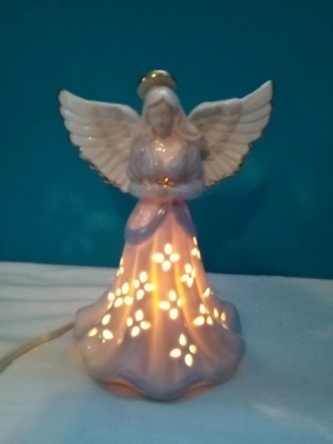 Vintage 21yr old Ceramic Angel Lamp with Pastel colors.
Cord has a on/off switch. 