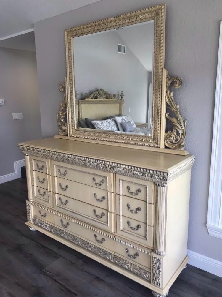 Pulaski Bellissimo King Bedroom Set for Sale in Ocklawaha, FL OfferUp