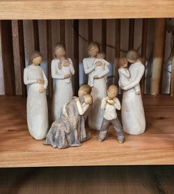 6 Willow Tree figurines
