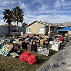 Yardsale in Victorville 