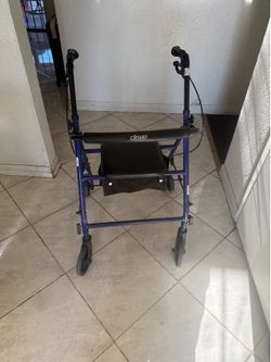 4 wheel walker assistance with seat