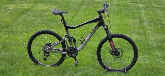 GIANT TRANCE X4 - MAESTRO FULL SUSPENSION - LG FRAME BIKE - 3×9 SHIFTING - HYDRAULIC DISC BRAKES