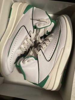 Jordan 2 Lucky Green Size 8.5M