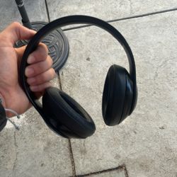 Beats Studio 3 , No Box , No Wire Attachments 