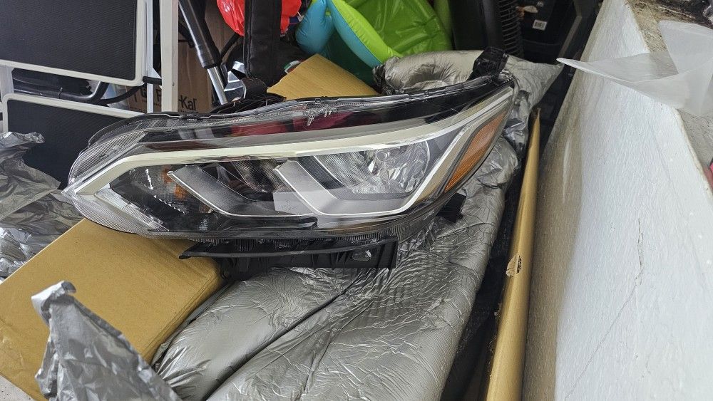 Replacement 2020 Nissan Sentra SV 4 Cyl 2.0L - Driver Side Halogen Headlight, With bulb(s), OE Replacement