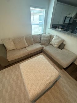Sectional Couch with Matching Ottoman – Excellent Condition