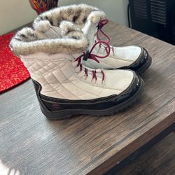 Girls  Size 1 Snow boots 