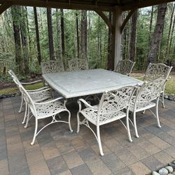 Outdoor Table And 8 Chairs