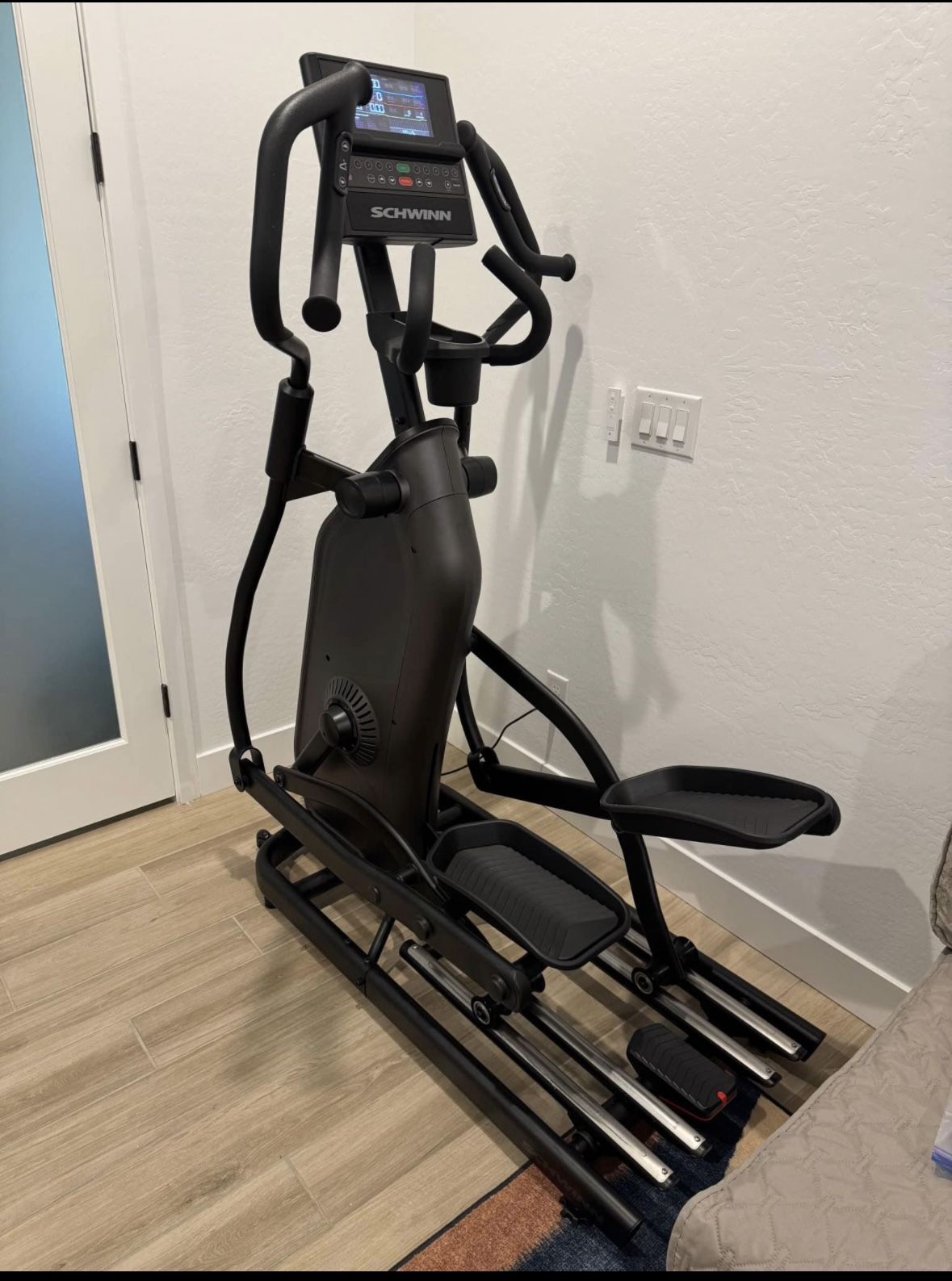 Schwinn 490 Elliptical