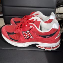 Red new balance 2002r