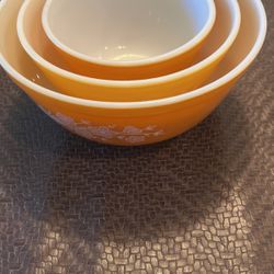 Vintage Pyrex Butterfly Gold Set of 3 Mixing Nesting Bowls  401 402 403