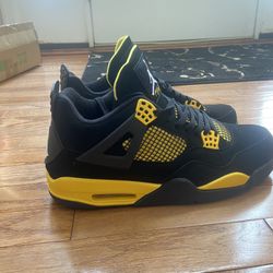 Jordan 4 Retro “Thunder” 2023