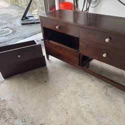 Free - Dresser