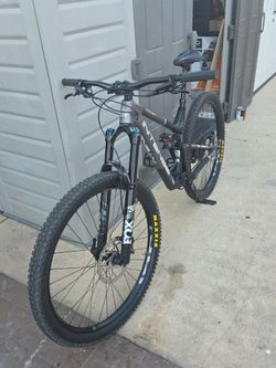 Full suspension Intense primer carbon fiber frame