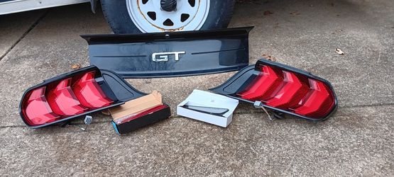 Mustang GT Trunk Lid Tail Lights