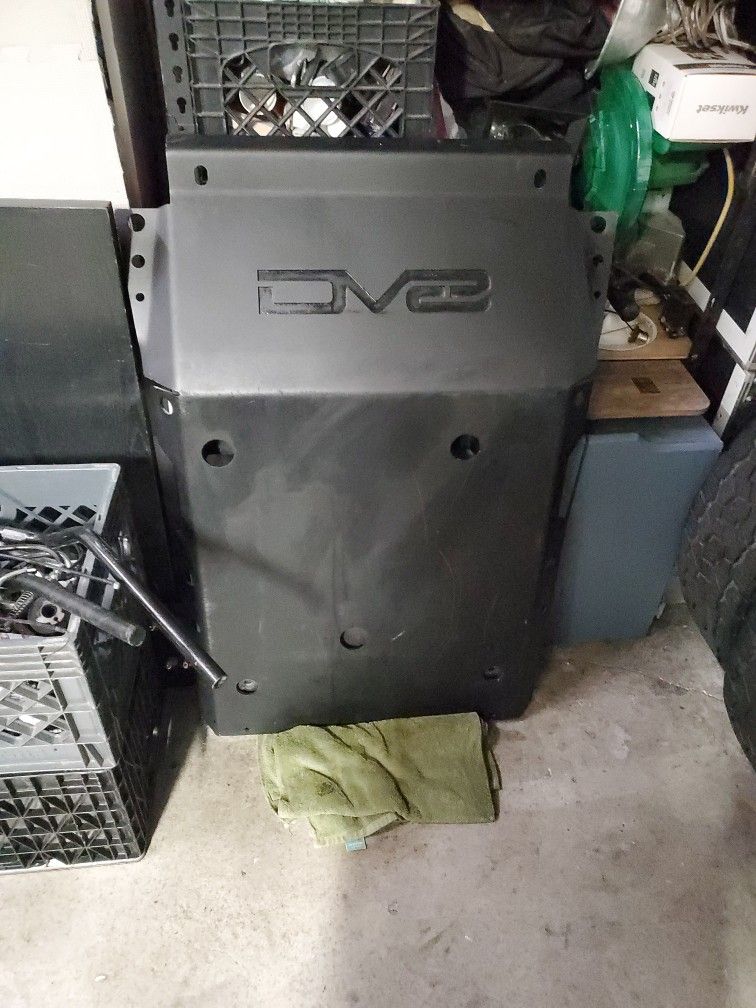 DV8 Skidplate