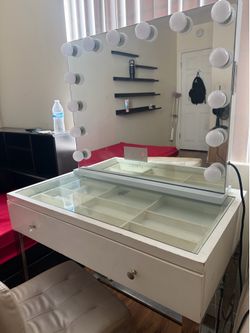 Vanity mirror