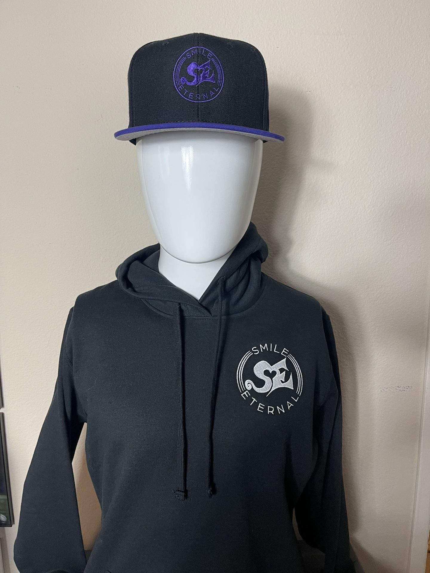 Smile Eternal Black/White Hoodie Mens Large And Hats For Sale! 