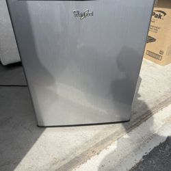 Mini Fridge 