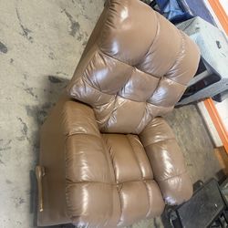 LA Z BOY CHAIR