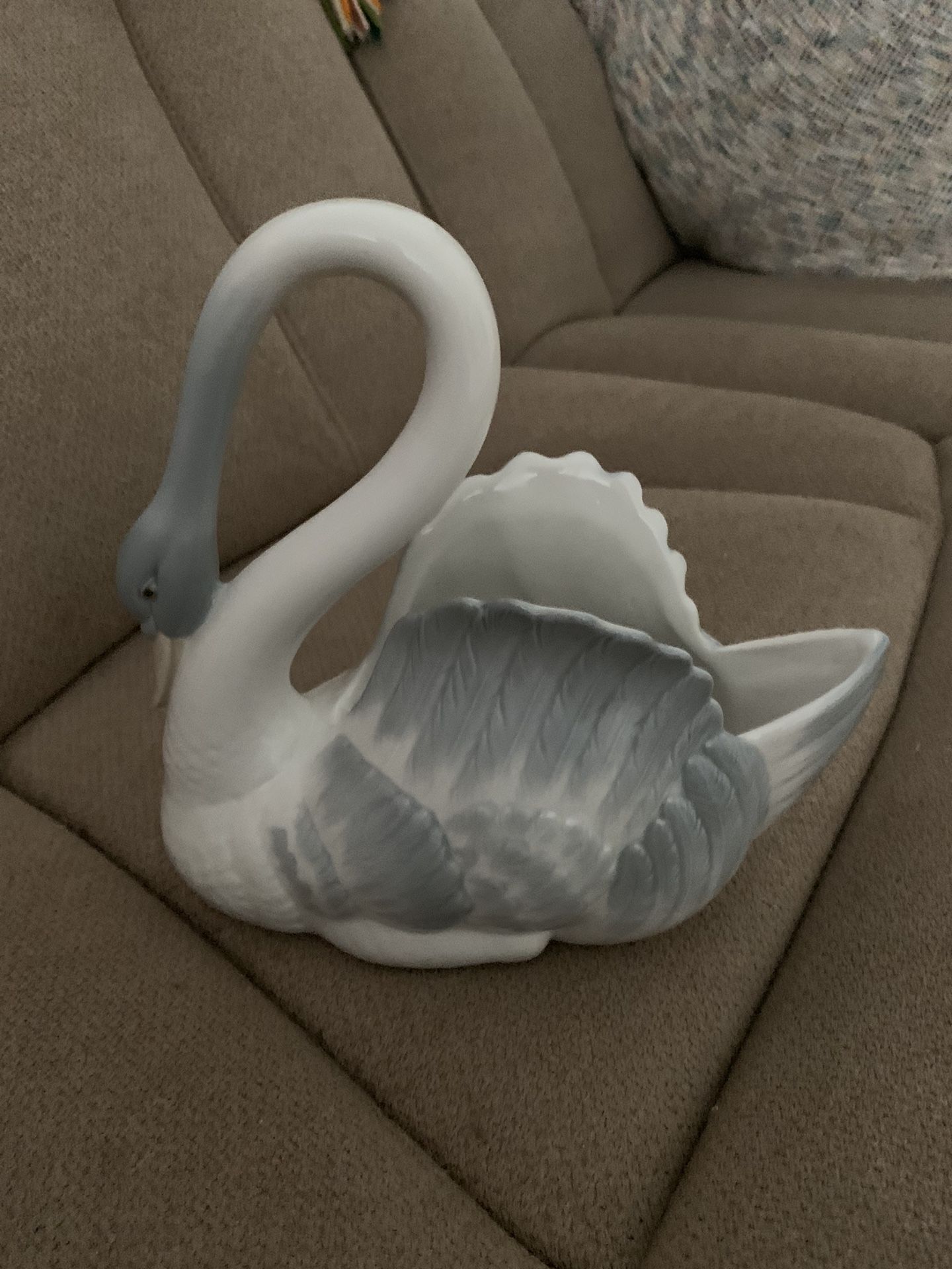 Vintage LLADRO Porcelain Swan Vase/Planter 1983