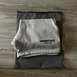 Essentials Shorts 