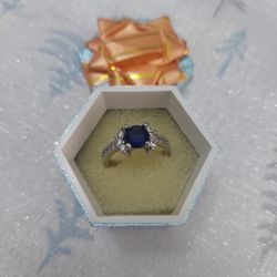 Blue sapphire ring
