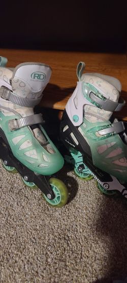 Girl Roller Skates 
