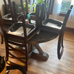 Round Table And 4 Chairs 