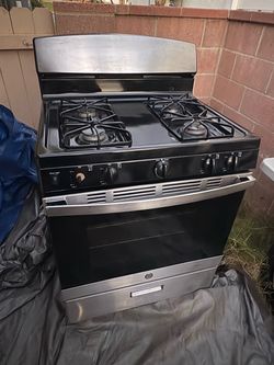 Maytag gas range (stove/oven)
