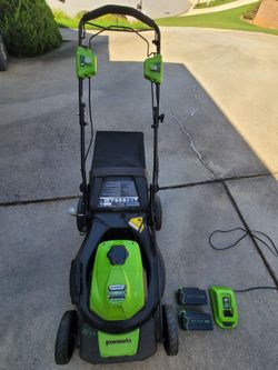 Greenworks 40V 21" Brushless Cordless (Self-Propelled) Lawn Mower (75+ Compatible Tools), 5.0Ah Battery and Charger Included