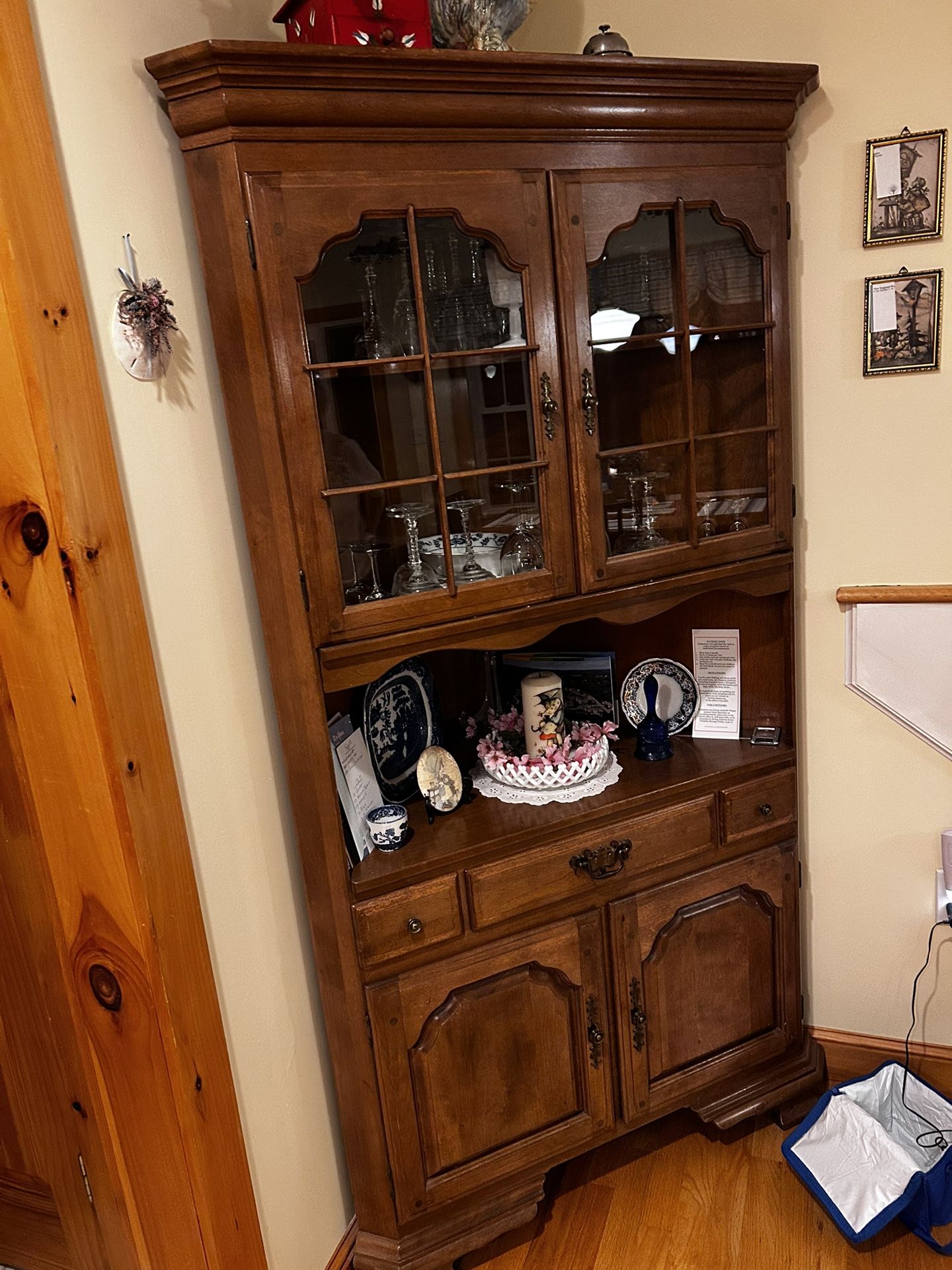 Corner Hutch ( Maple)