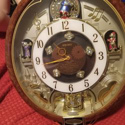 Swarovski Crystal Elvis 12 Song Clock