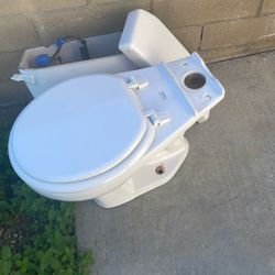 American Standard 1.6gal/6ltrs Toilet Free