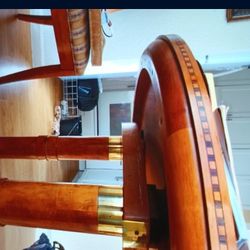 Details Of inlay Wood On Dinning Room Table 