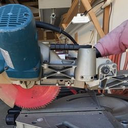 Makita Sliding Compound Miter Saw