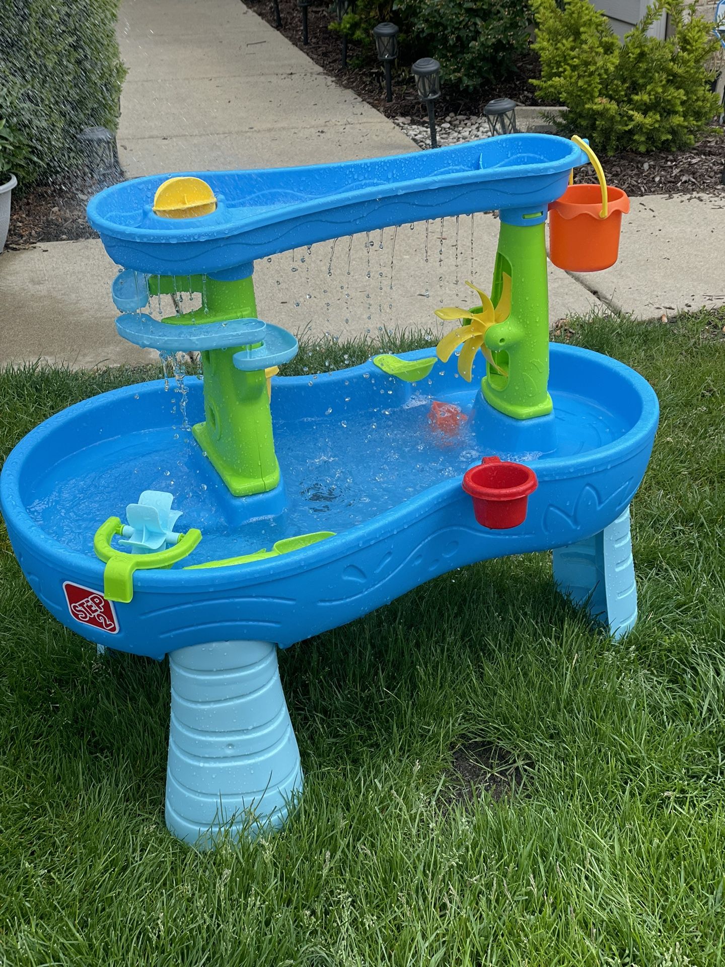 Step2 Rain Showers Splash Pond Toddler Water Table, Outdoor Kids Water Sensory Table, Ages 1.5+ Years Old, 13 Piece Water Toy Accessories, Blue & Gree