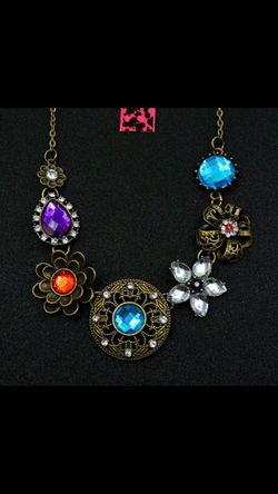 Beautiful! Antique Gold & Rhinestone Necklace 💎📿💍$18. OBO - 2 for $30 - Mix and Match Most Jewelry Items