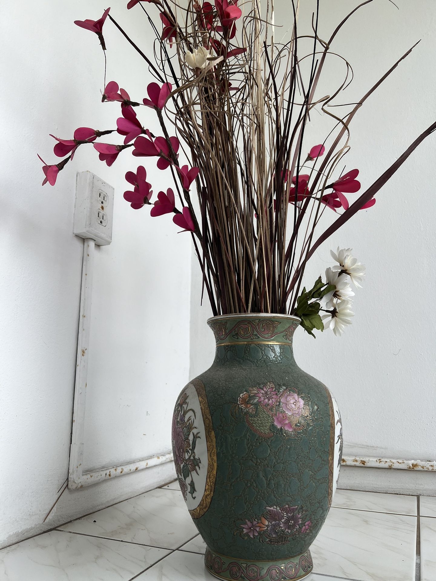 Flower Pot And Dry Flower Arrangement 