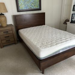 Bedroom Set Full Size With Night Stand And Lamp