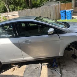 2016 Ford Focus Part Out
