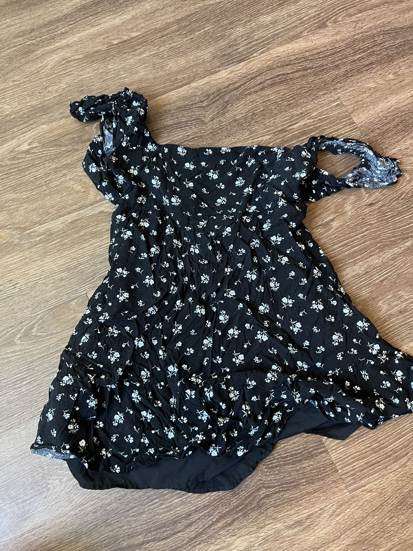Hollister Black & White Floral Dress Medium