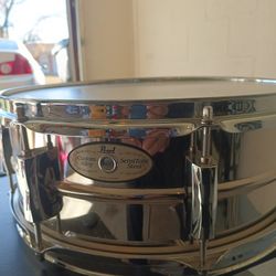 Pearl Snare drum (14inch heads)