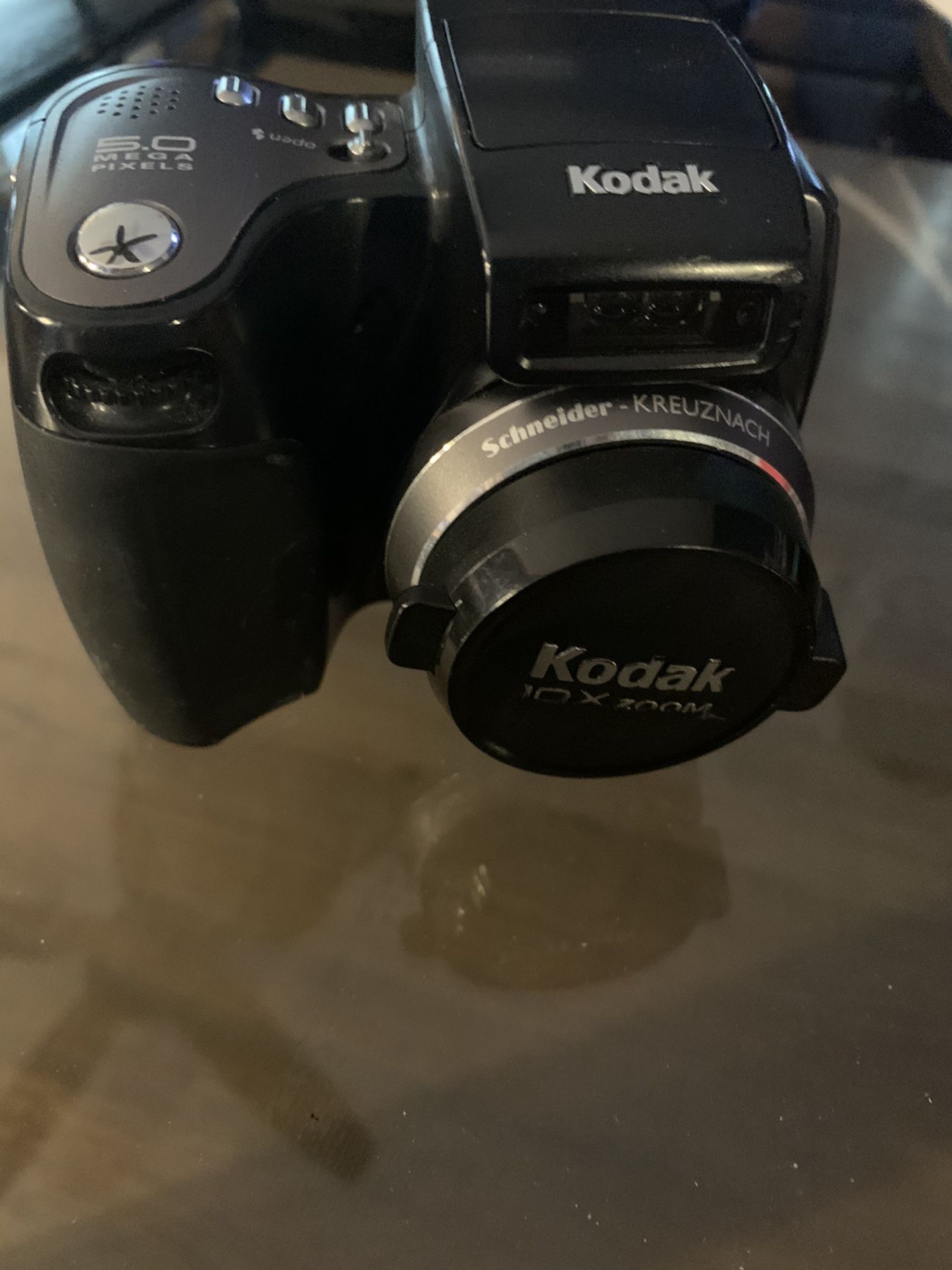 Kodak Easyshare DX7590 plus case and docking station